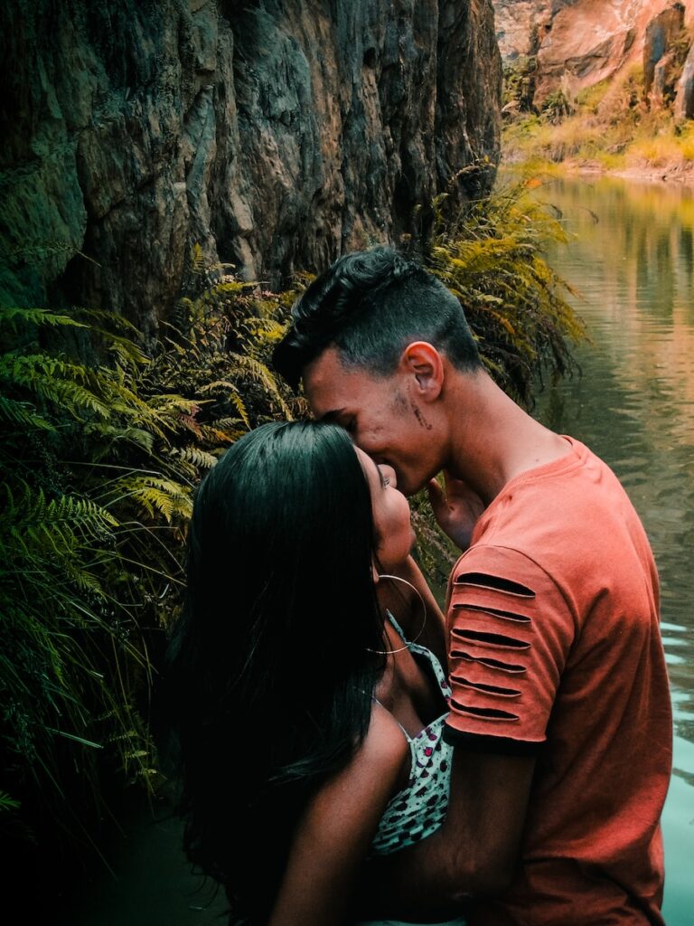 romantic travel with man and woman kissing