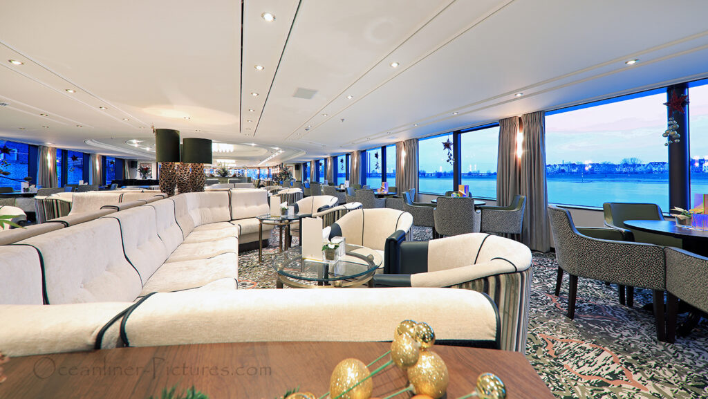 Ms Williams Wordsworth Riverboat Cruise Ship by Riveria